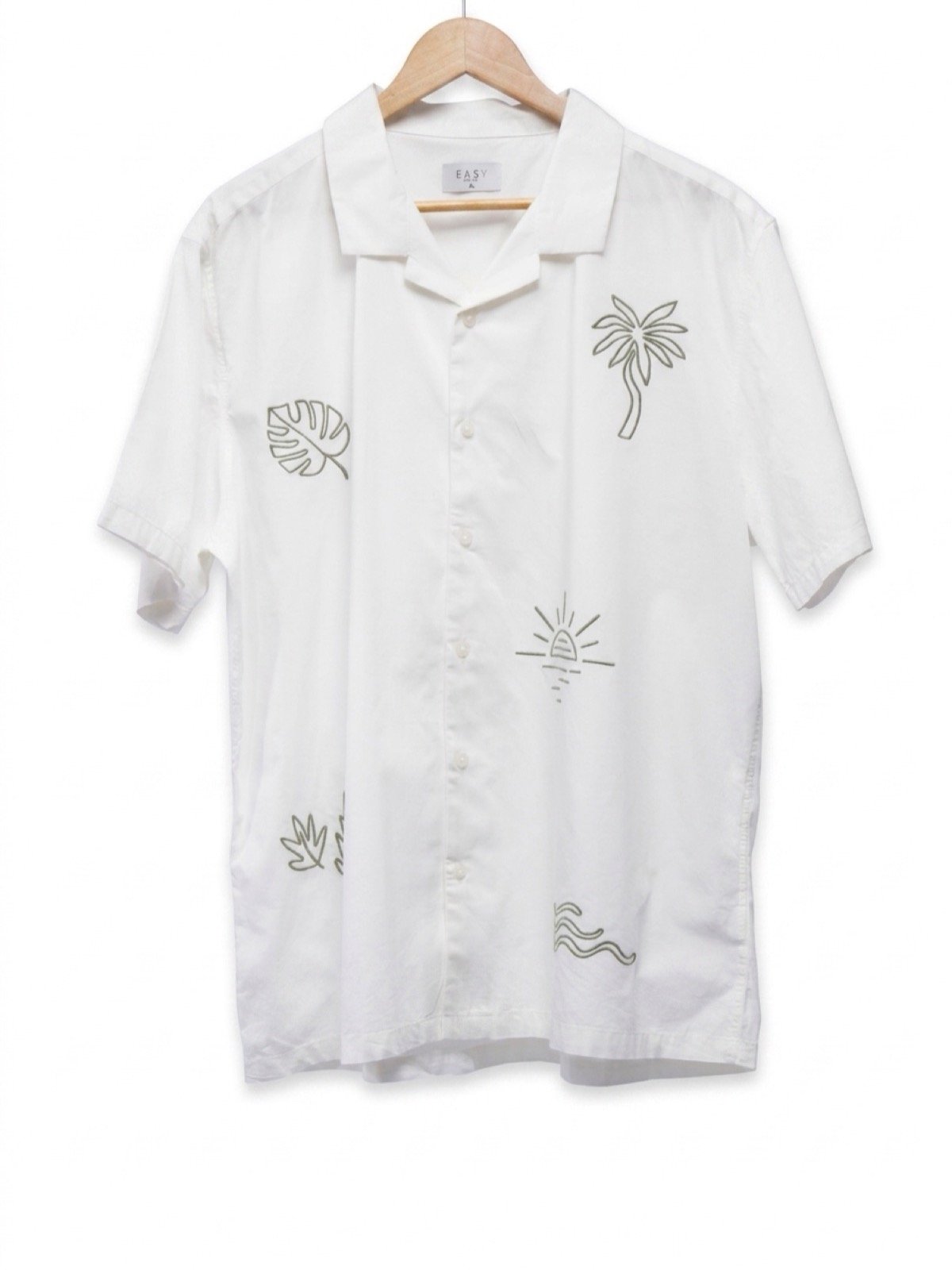 Camisa Branca com Bordados Tropicais (Easy)